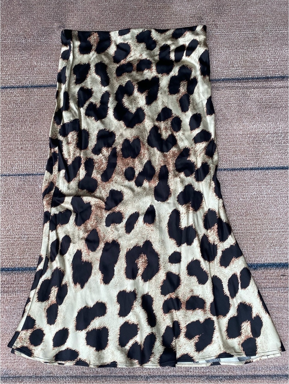 H&M bias cut silky giraffe print midi skirt small maximalism old money uptown